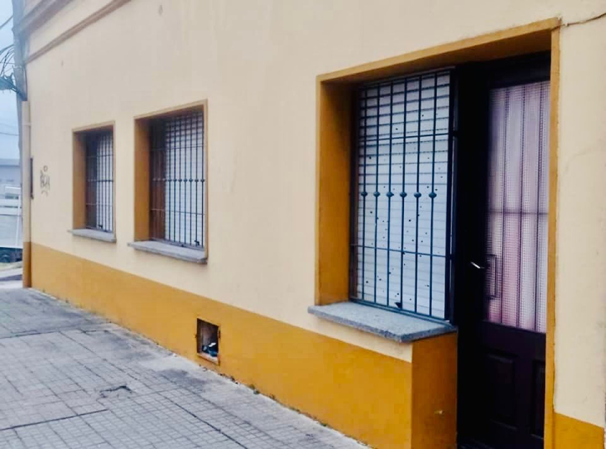 Casa Esquinera en Venta, Zona Céntrica, Oportunidad para Negocio
