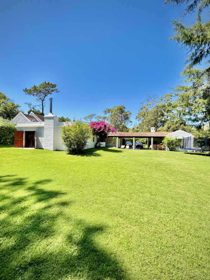 Amplio Chalet en venta, ubicado en Punta del Este