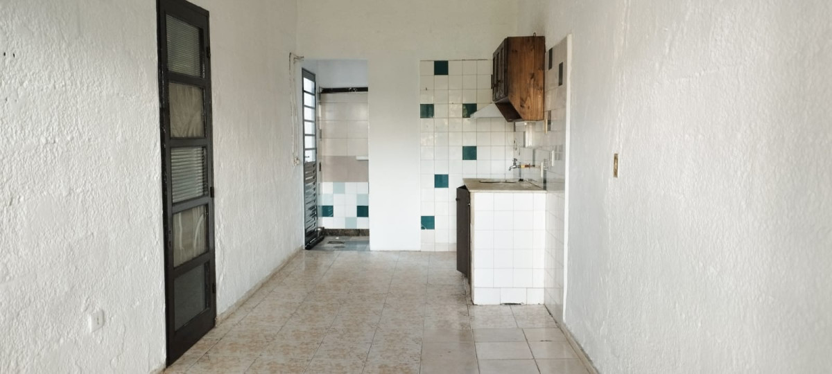 Casa en Alquiler, de 2 dormitorios con amplio patio, en San Carlos