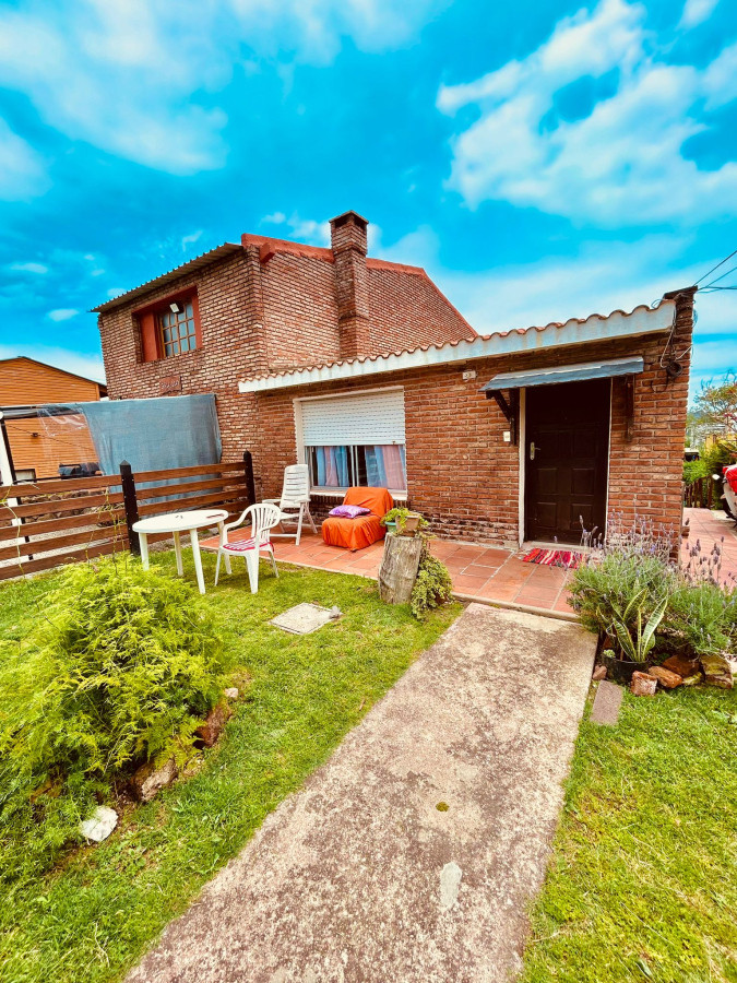Amplia Casa de 3 Dormitorios, con Monoambiente y Parque, cerca de la Playa