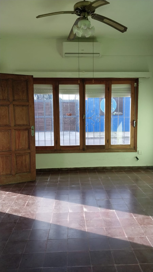 Casa de 3 dormitorios en Alquiler, centro de San Carlos