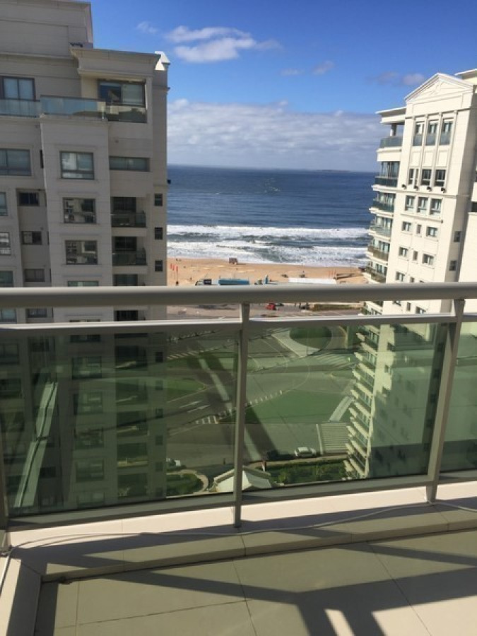 Apto. Venta PentHouse. Excelente vista a Mansa y Brava. 
