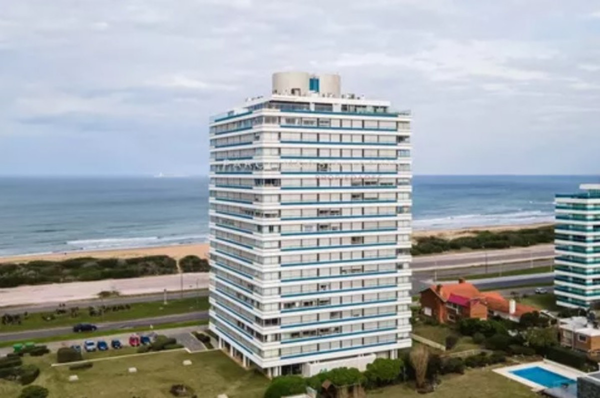 Tiburón 2. Tres dormitorios y dependencias de servicio