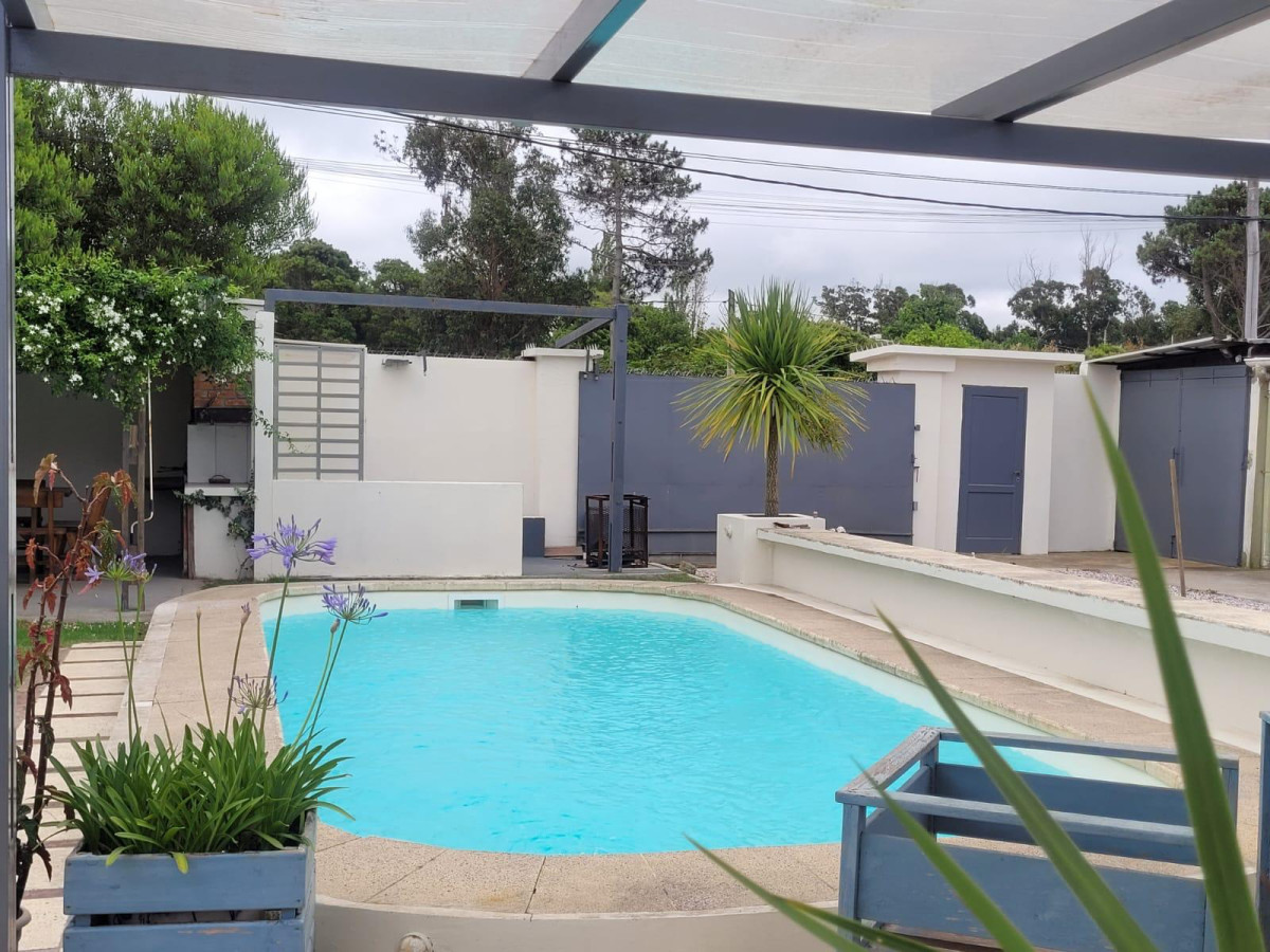 VENTA- Casa con piscina en Balneario Buenos Aires- Maldonado
