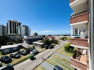 Oportunidad! venta de apartamento en La Pastora, a pasos del mar