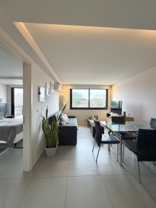 Venta de moderno apartamento en torre con servicios, excelente ubicación!