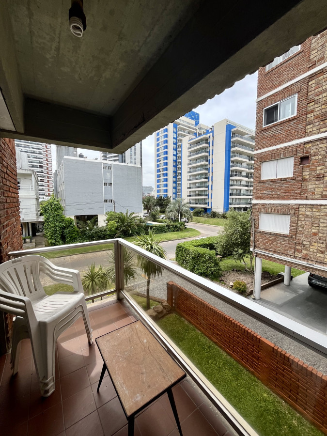 Venta apartamento en Punta del Este, 1 dorm con balcón y garaje!