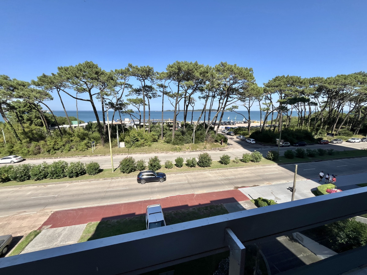 Alquiler Anual apartamento frente al mar, Mansa, Punta del Este