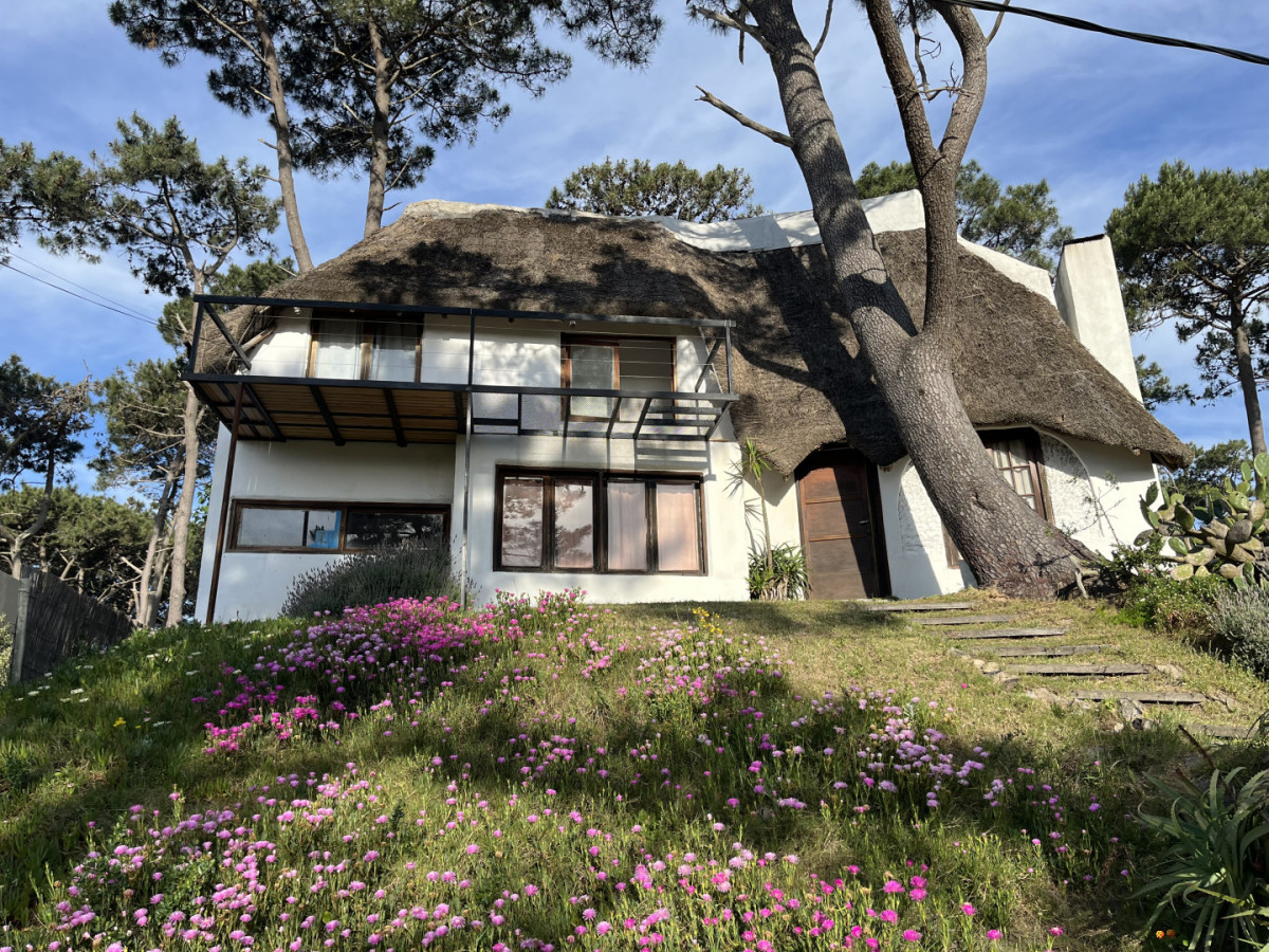 Venta de casa en Punta Ballena, de la ruta al mar!