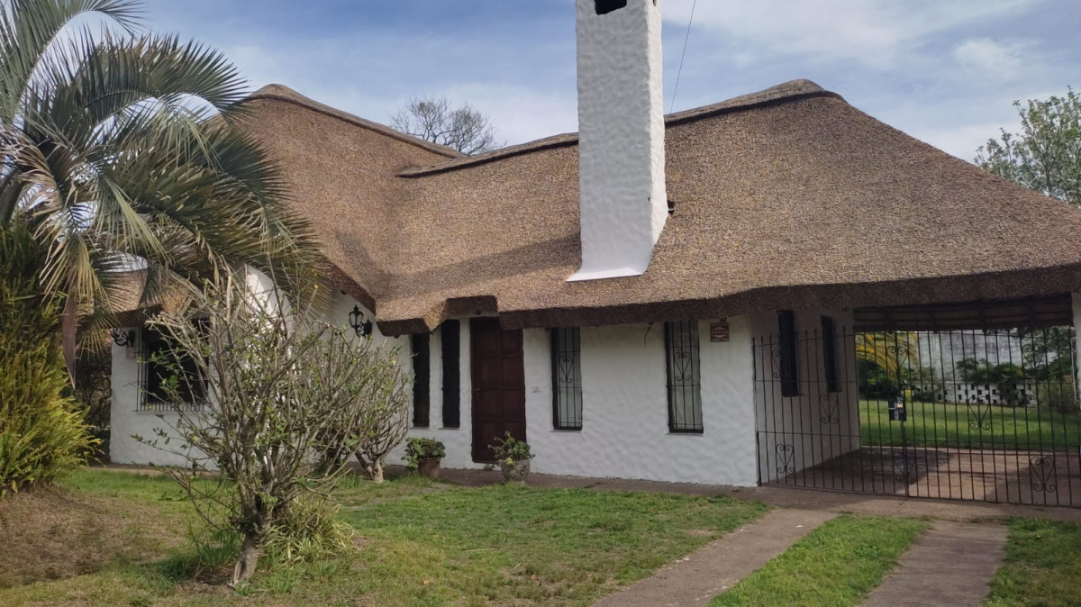 Venta de casa en Altos del Pinar, 4 dormitorios y 2 baños