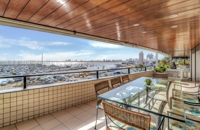 Apartamento Frente al Mar en la Exclusiva Península de Punta del Este