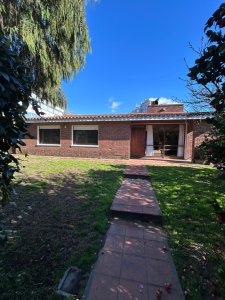 Alquiler anual, casa de 3 dormitorios Barrio Mónaco