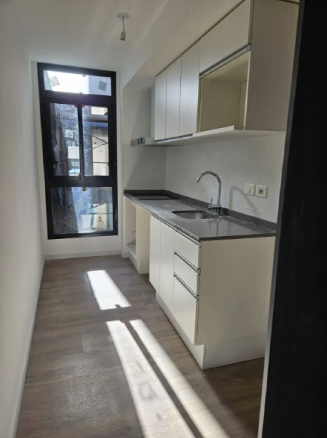 En el corazon de Montevideo - Venta Ap. Centro 1D gran patio CON RENTA Ley Vis 