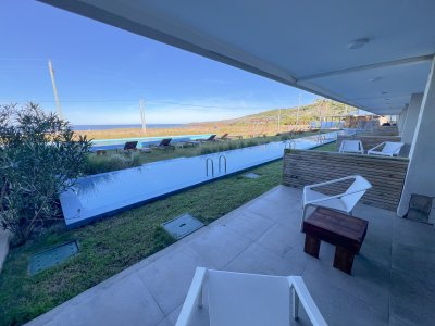 Monoambiente con pileta propia primera linea al mar en Punta Ballena