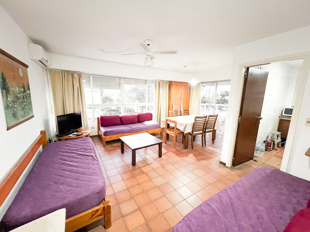 Apartamento de 2 dormitorios sobre roosevelt.