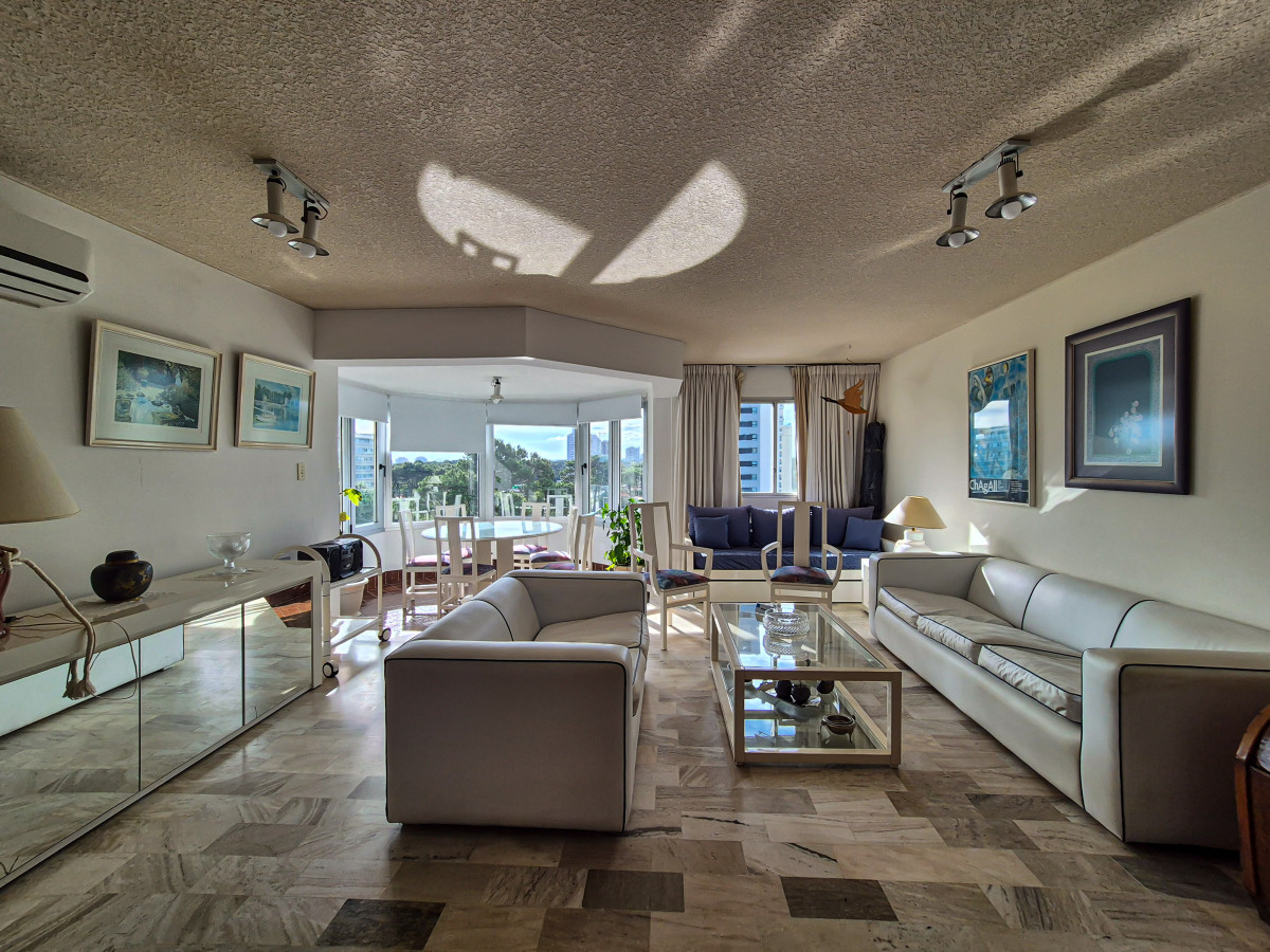 Venta Apartamento 3 Dormitorios Roosevelt Center Punta del Este 