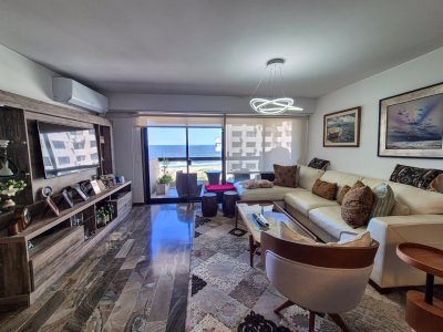 Venta Apartamento 3 Dormitorios Frente a la Playa Brava Punta del Este