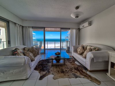 Venta Apartamento 3 Dormitorios con vista al mar Península Punta del Este 