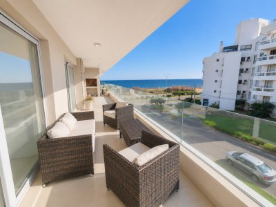 Alquiler Anual Apartamento 3 Dormitorios Playa Mansa Punta del Este