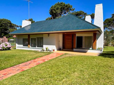 Alquiler Temporal Casa 3 Dormitorios Playa Mansa Punta del Este