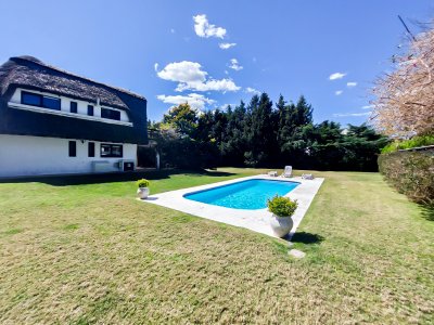 Venta Casa 3 Dormitorios con Piscina Rincón del Indio Punta del Este