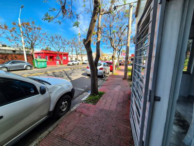 Alquiler Anual Local Comercial sobre José Batlle Ordóñez Centro Maldonado