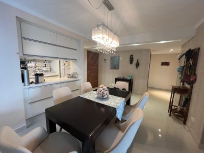 Apartamento en venta a pasos del mar, Punta del Este