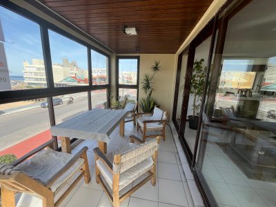 Apartamento en venta y alquiler temporal, vista al mar Punta del Este