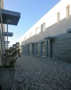 Duplex en venta con patio, complejo privado, con patio y cochera.