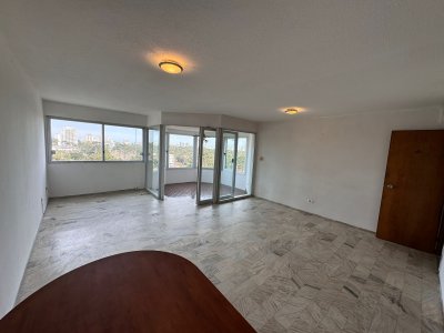 Apartamento en venta 3 dormitorios Roosevelt Center, Playa Mansa, Punta del Este, precio reducido