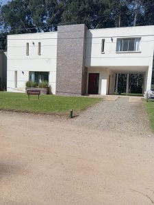 Hermosa casa en venta, Solanas country-Punta del Este