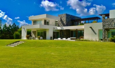 Casa en venta de 5 dormitorios en Barrio Privado, Manantiales, Punta del Este