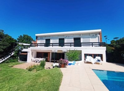 Casa en venta de 4 dormitorios en Playa Mansa, Punta del Este