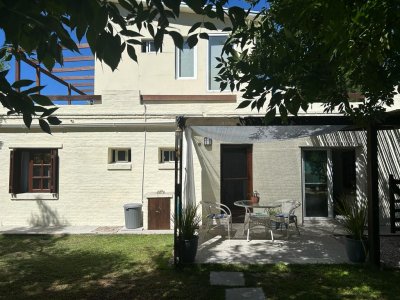 Muy linda casa a la venta para vivir todo el ano , zona de colegios 