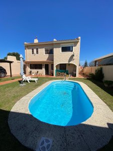 IMPECABLE CHALET A LA VENTA CON PISCINA CLIMATIZADA EN MANSA (PUNTA DEL ESTE)