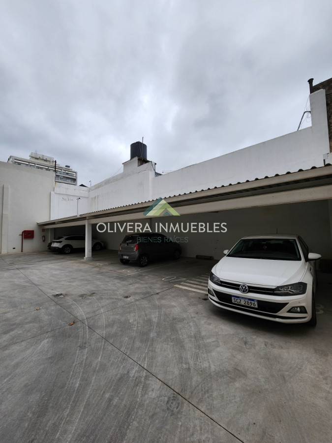 GARAGE  SEMICUBIERTO PB