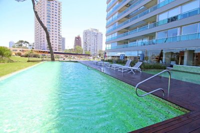Apartamento en venta en Punta del Este, sobre la Avenida Roosvelt en Edificio Gala Vista