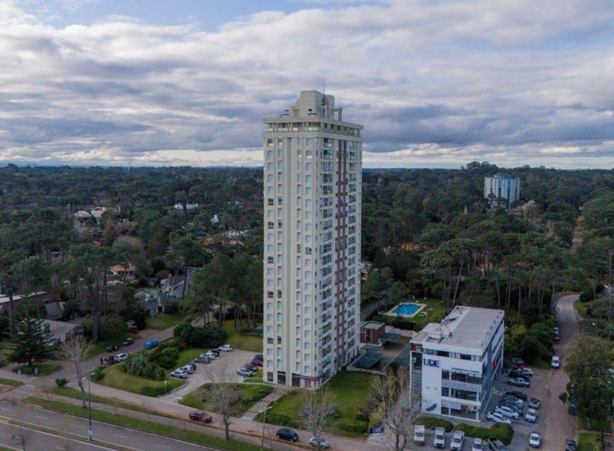Imagen de EDIFICIO FONTAINBLEAU APTO DE 3 DORM + 2 BAÑOS 