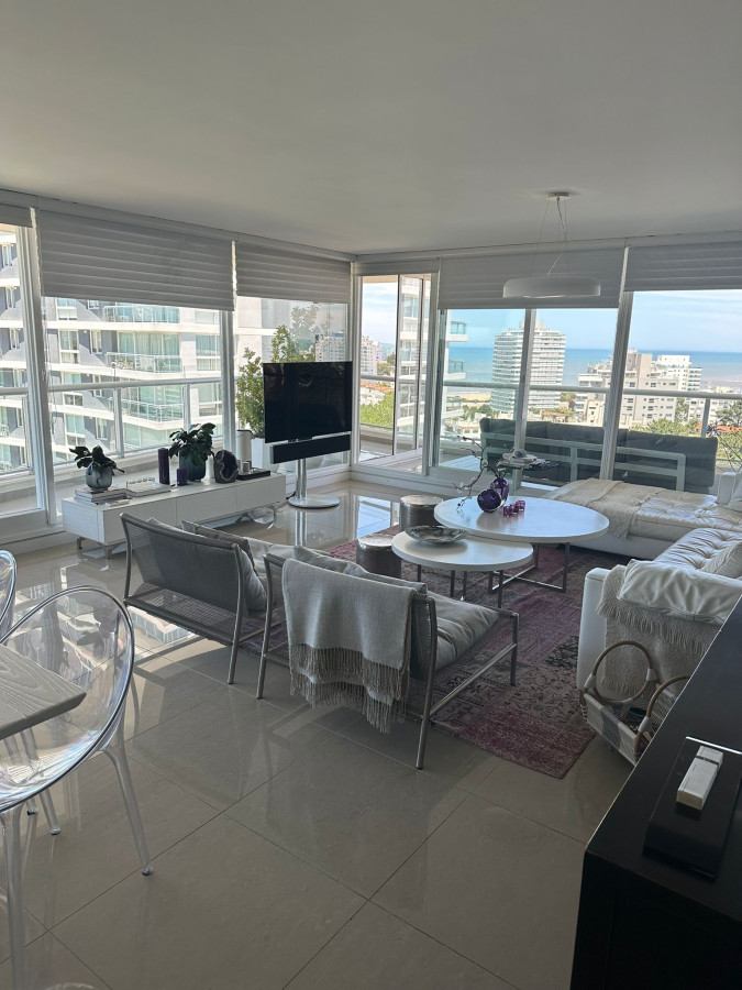 ALQUILO EXCEPCIONAL  APTO DE 4 DORM Y 5 BAÑOS EN TORRE ONE I EN PLAYA BRAVA PISO 11