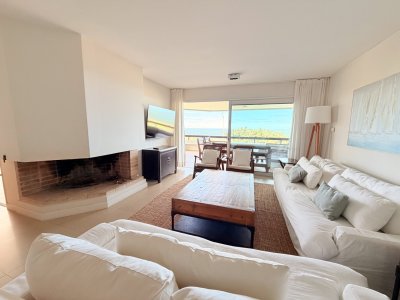 Apartamento de 4 dormitorios frente al mar - Punta del Este