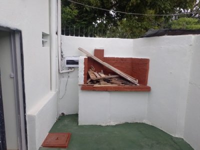 Se Alquila Casa De 2 Dormitorios Con Patio en Flor de Maroñas
