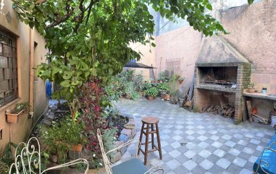 Excelente Propiedad De Dos Plantas En Villa Muñoz / La Comercial