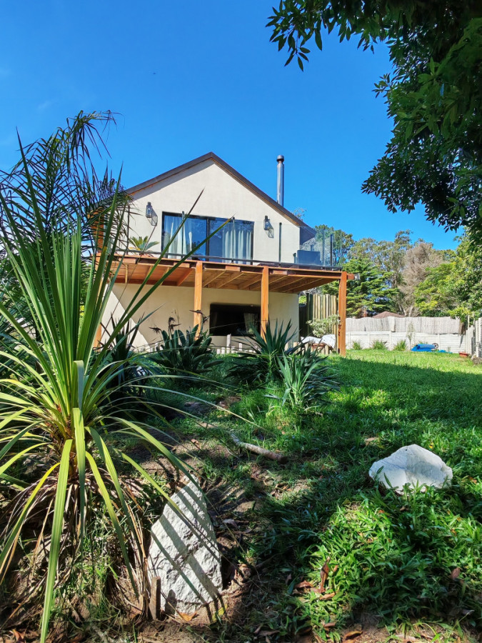 ALQUILO CASA DE 3 DORM. Y 3 BAÑOS  EN PARADA 38 A UNA CUADRA Y MEDIA DEL MAR