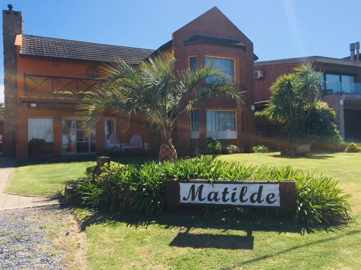 OPORTUNIDAD !!!! FRENTE AL MAR EN SAN FRANCISCO !!!! ALQUILO LA 2DA QUINCENA DE ENERO A U$S 5400. UNA CASA DE ENSUEÑO DE 3 DORMITORIOS Y 2 BAÑOS 