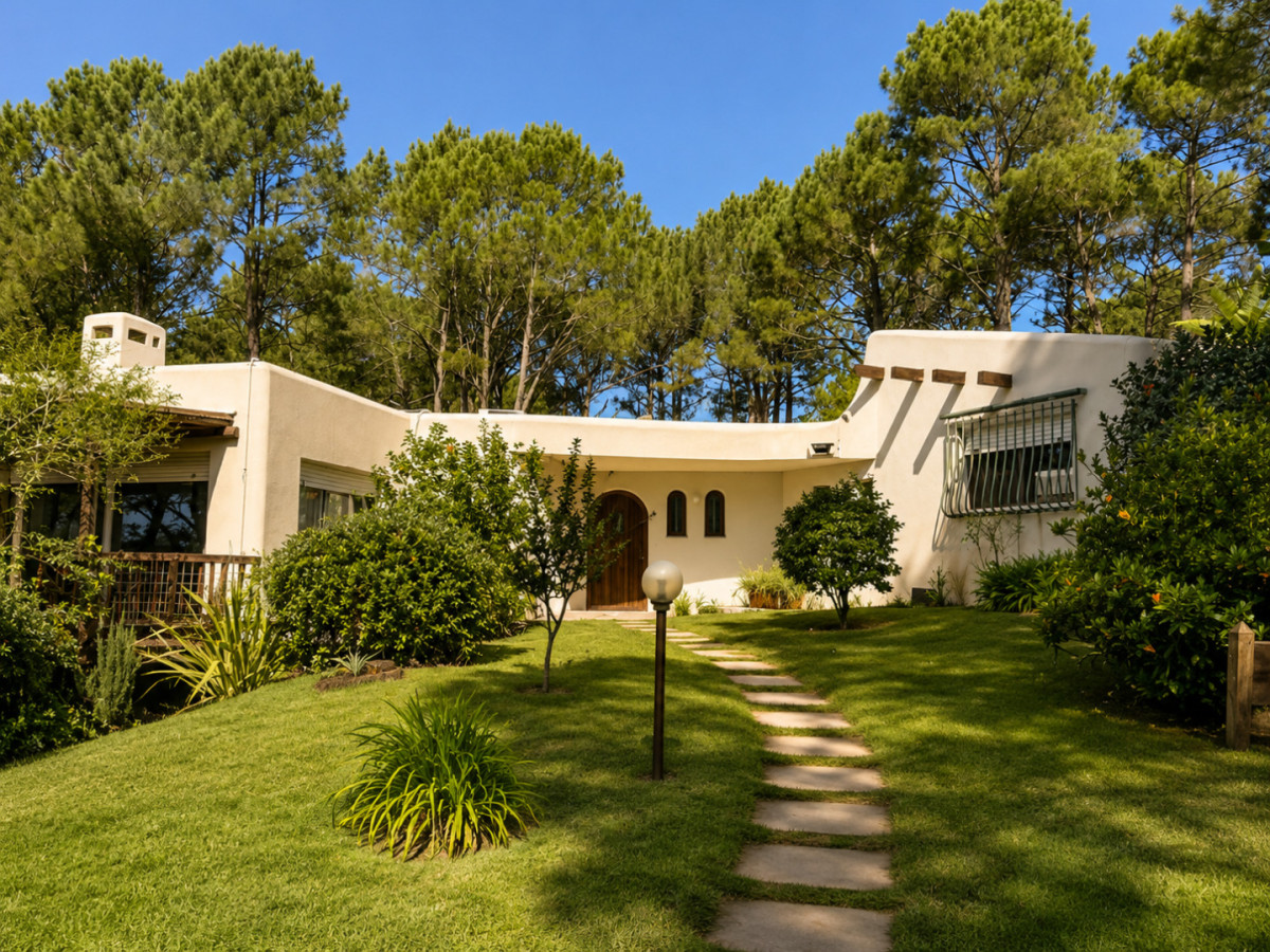  ALQUILER ANUAL | CASA FRENTE A LAGUNA DEL SAUCE - CLUB DEL LAGO