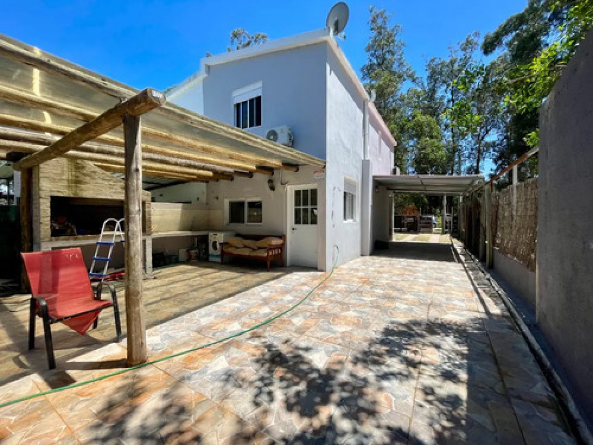 Oportunidad en Bella Vista - Casa Amueblada de 2 Dormitorios con Parrillero y Garage