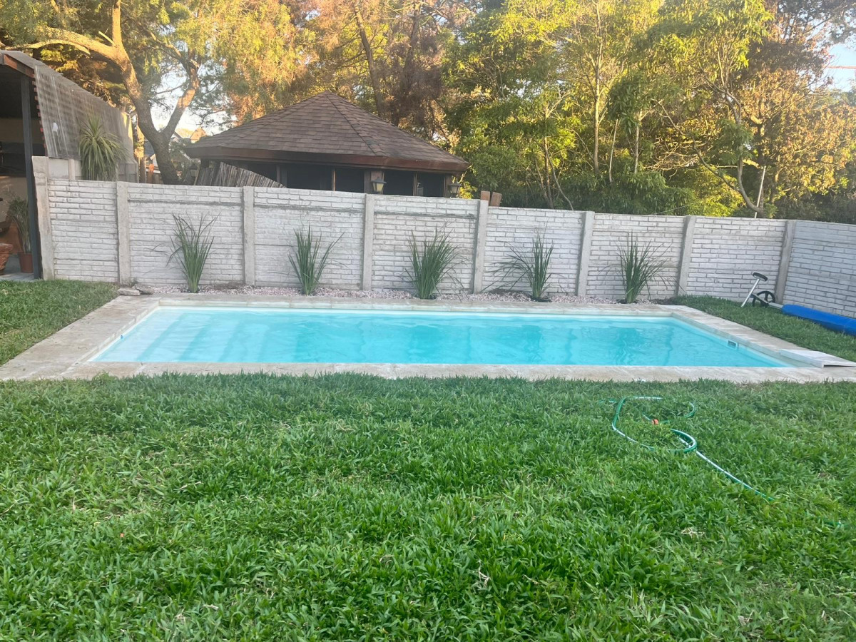 ALQUILO CASA DE 3 DORM. Y 3 BAÑOS  EN PARADA 38 A UNA CUADRA Y MEDIA DEL MAR