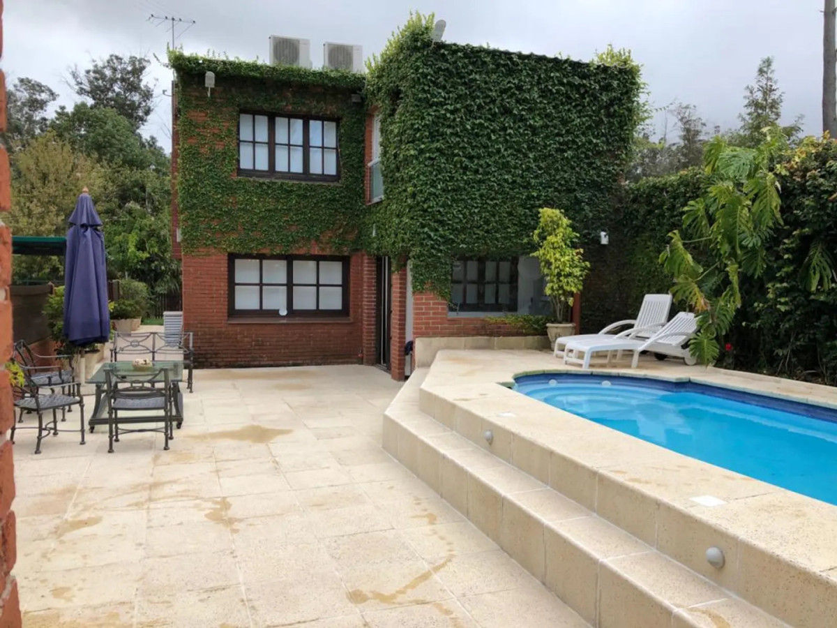 Alquiler de Temporada - Casa con Piscina Climatizada en Punta del Este