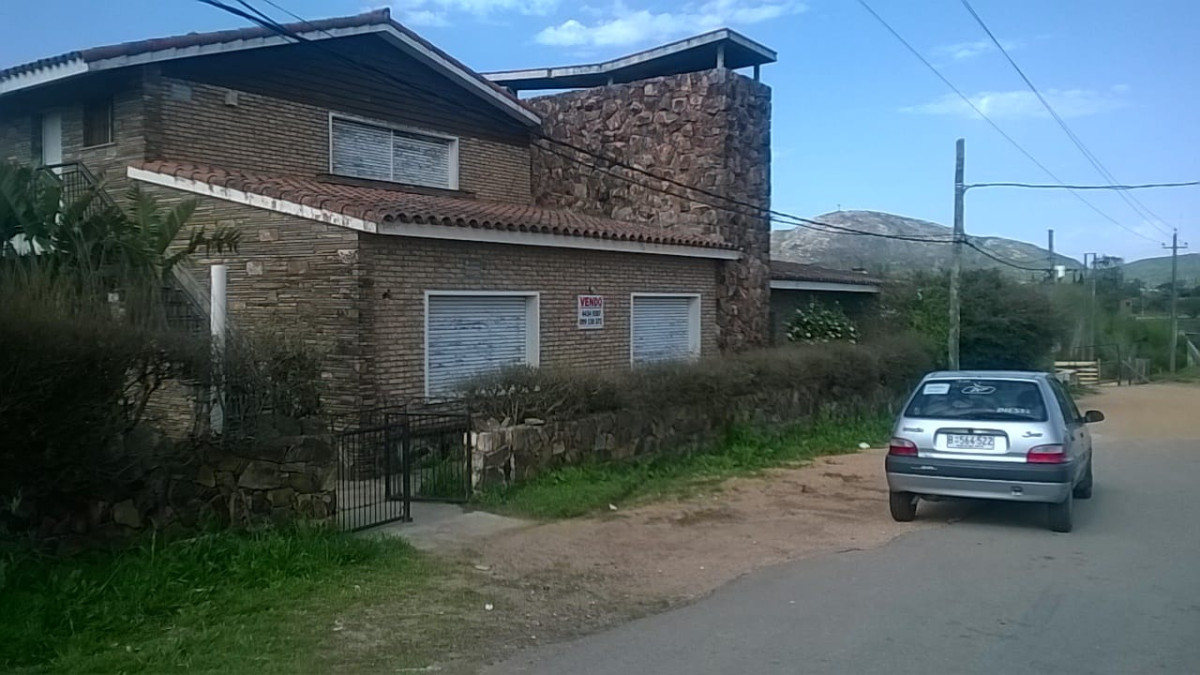 VENDO CASA EN PAN DE AZUCAR DE 5 DORMITORIOS Y 4 BAÑOS DE EXCELENTE CONSTRUCCION