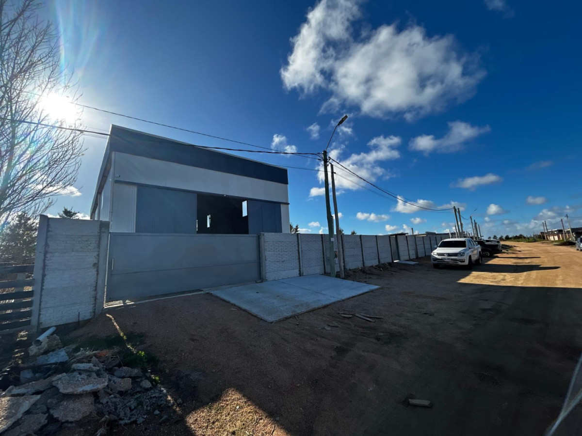 ALQUILO GALPÓN PREMIUM DE 200 M2 - LISTO PARA OPERAR INMEDIATAMENTE